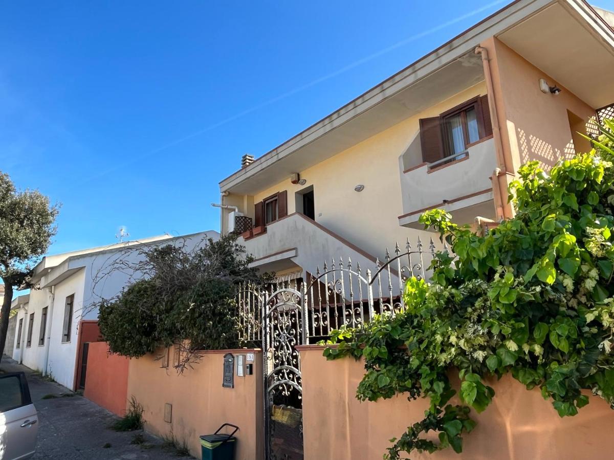 Charlotte Apartment - For Family And Groups Porto Torres Eksteriør billede