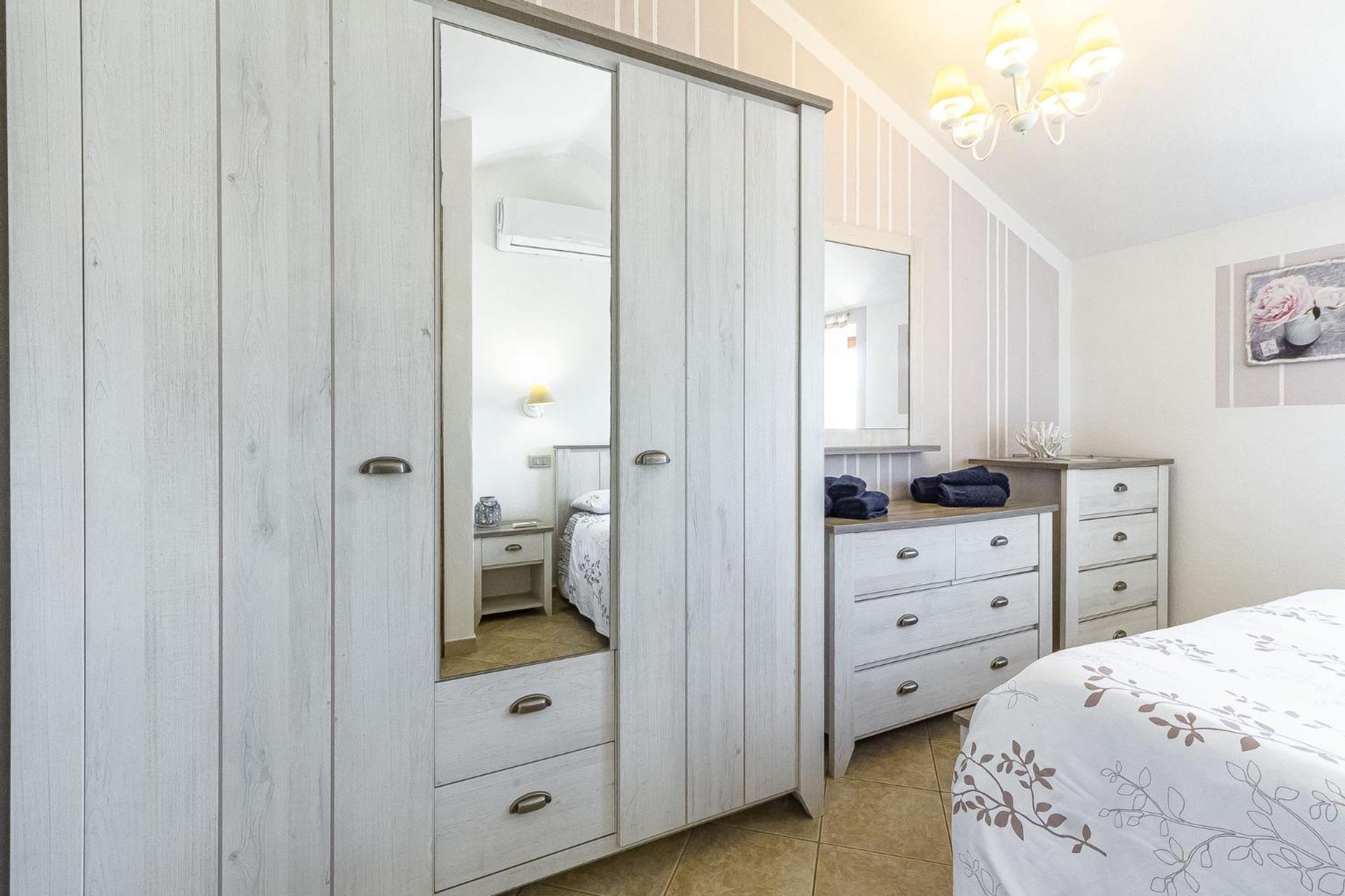Charlotte Apartment - For Family And Groups Porto Torres Eksteriør billede